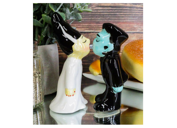 Kissing Zombies Salt and Pepper Shakers 5 - JPs Horror Collection