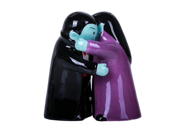 Hugging Vampires Salt and Pepper Shakers - JP's Horror