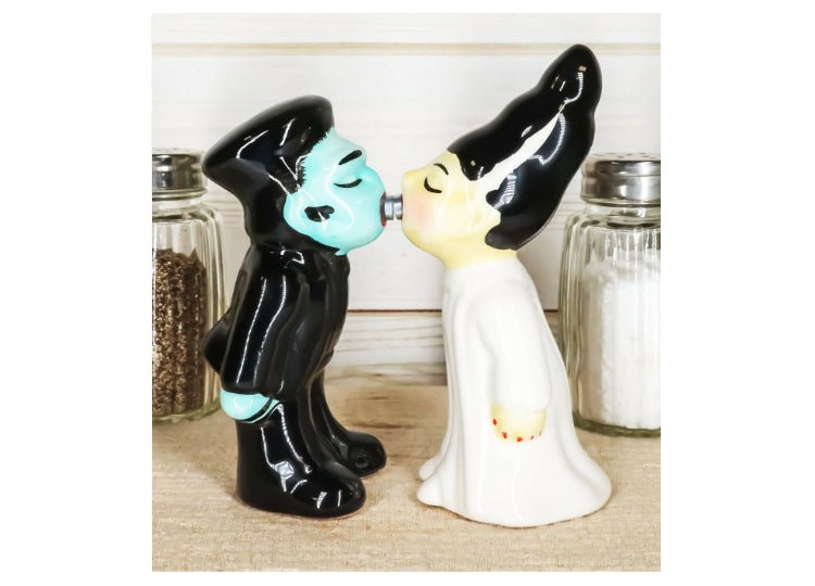 Kissing Zombies Salt and Pepper Shakers - JP's Horror