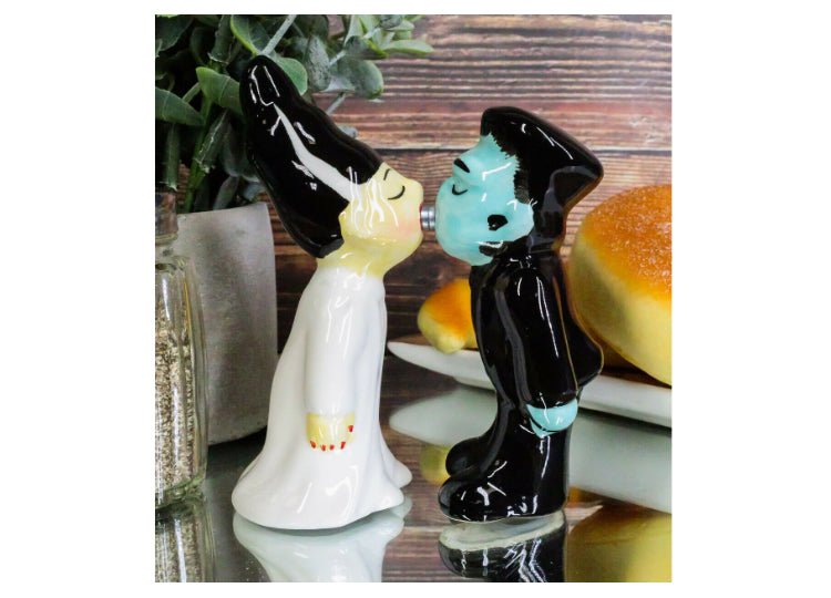 Kissing Zombies Salt and Pepper Shakers - JP's Horror