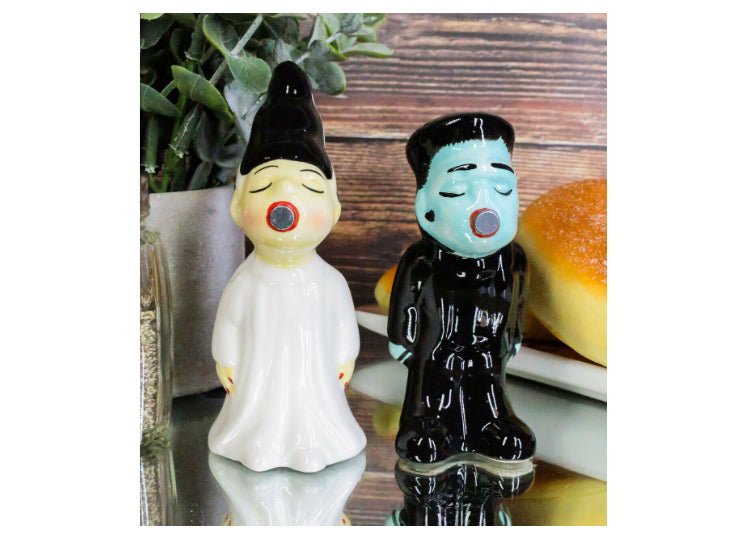Kissing Zombies Salt and Pepper Shakers - JP's Horror